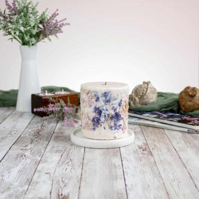 Botanical Soy Candle with dried flowers (8x8x9cm) - Image 2