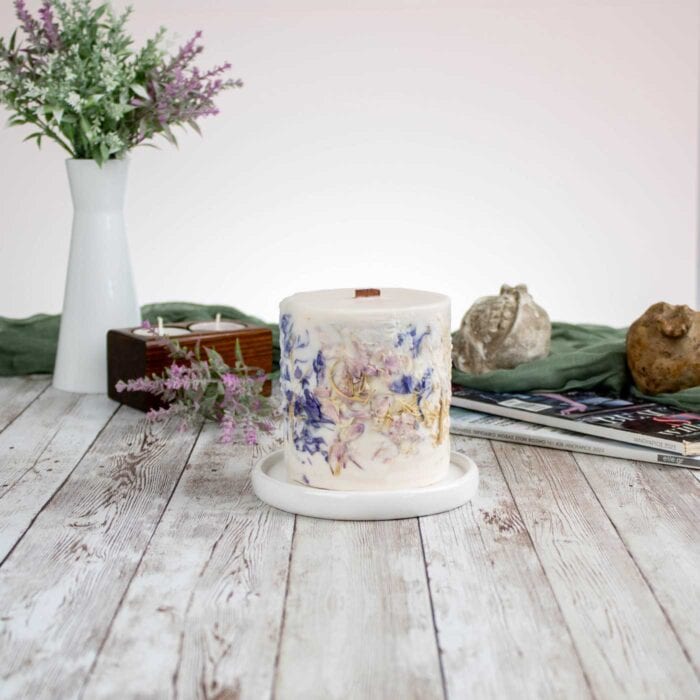 Botanical Soy Candle with dried flowers (8x8x9cm) - Image 3