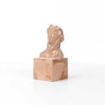 Veiled woman (6x6x14cm)