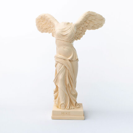 Κρεμ άγαλμα  της Νίκης της Σαμοθράκης