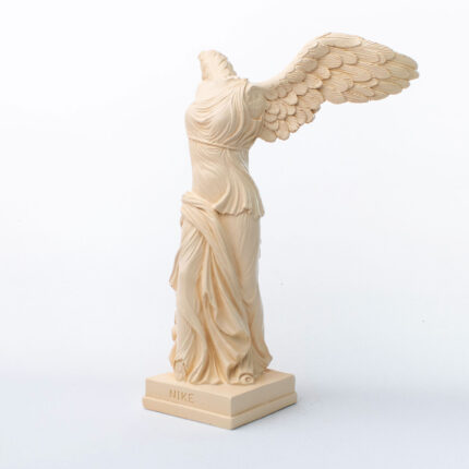 Κρεμ άγαλμα  της Νίκης της Σαμοθράκης