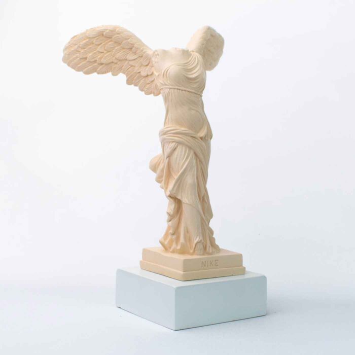 Άγαλμα – Νίκη της Σαμοθράκης, Κρεμ